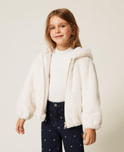 Carica l'immagine nel visualizzatore di Gallery, Bomber baby in faux fur con zip
€ 165,00 - Junior &amp; Co.it