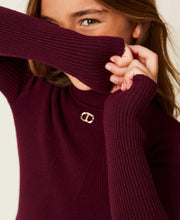 Carica l&#39;immagine nel visualizzatore di Gallery, TWINSET Maglia lupetto a costine con Oval T