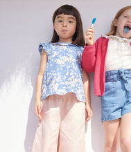 Carica l&#39;immagine nel visualizzatore di Gallery, PETIT BATEAU Blusa in popeline stampato azzurro per bambine