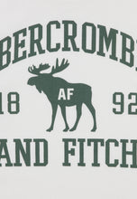 Carica l'immagine nel visualizzatore di Gallery, ABERCROMBIE T-Shirt Bianca con Stampa Grafica Alce