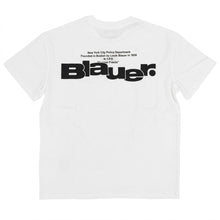 Load image into Gallery viewer, BLAUER T-shirt Lennoco in Cotone – Bianca con Logo Centrale e Maxi Stampa Posteriore - Junior &amp; Co.it