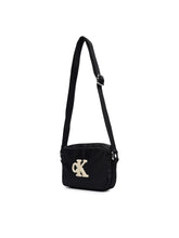 Carica l'immagine nel visualizzatore di Gallery, CALVIN KLEIN JEANS Borsa a Tracolla Nera con Logo CK Dimensioni: 16x12x5 cm