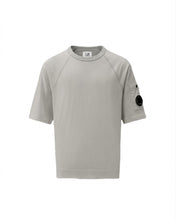 Load image into Gallery viewer, C.P. COMPANY T-Shirt Oversize Fit Grigio Chiaro Girocollo con Taschino con Lente - Junior &amp; Co.it