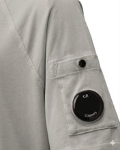 Load image into Gallery viewer, C.P. COMPANY T-Shirt Oversize Fit Grigio Chiaro Girocollo con Taschino con Lente - Junior &amp; Co.it