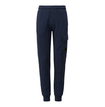 Carica l'immagine nel visualizzatore di Gallery, C.P. COMPANY Pantalone in Felpa Blu con Tasca Cargo con Patta e Lente - Junior &amp; Co.it
