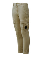 Load image into Gallery viewer, C.P. COMPANY Pantalone Cargo Beige con Lente su Tasca - Junior &amp; Co.it