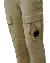 Load image into Gallery viewer, C.P. COMPANY Pantalone Cargo Beige con Lente su Tasca - Junior &amp; Co.it
