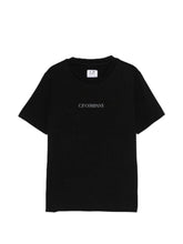 Carica l'immagine nel visualizzatore di Gallery, C.P. COMPANY T-Shirt Nera Maniche Corte con Logo sul Petto - Junior &amp; Co.it