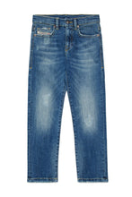 Carica l'immagine nel visualizzatore di Gallery, DIESEL Jeans Regular Fit Lavaggio Blu Medio - D-Viker per Ragazzo - Junior &amp; Co.it