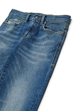 Carica l'immagine nel visualizzatore di Gallery, DIESEL Jeans Regular Fit Lavaggio Blu Medio - D-Viker per Ragazzo - Junior &amp; Co.it