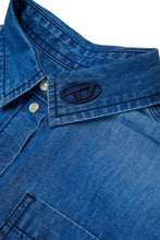Load image into Gallery viewer, DIESEL Camicia Cropped in Denim a Maniche Corte per Bambine e Ragazzi - Junior &amp; Co.it