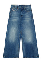 Load image into Gallery viewer, DIESEL Jeans Relaxed Fit con Lavaggio Blu Medio - D-Argjx per Bambine e Ragazze - Junior &amp; Co.it