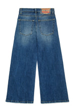 Load image into Gallery viewer, DIESEL Jeans Relaxed Fit con Lavaggio Blu Medio - D-Argjx per Bambine e Ragazze - Junior &amp; Co.it