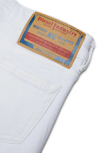 Carica l'immagine nel visualizzatore di Gallery, DIESEL Jeans Bianco Bootcut - D-Arry per Bambine e Ragazze - Junior &amp; Co.it