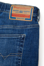 Load image into Gallery viewer, DIESEL Bermuda Shorts in Denim con Effetto Washed - Junior &amp; Co.it