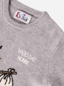 Mc2 Saint Barth Maglia Girocollo Grigia con Ricamo Peanuts sul Davanti e Scritta Vado dai Nonni
