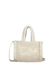 Carica l&#39;immagine nel visualizzatore di Gallery, Mc2 Saint Barth Borsa Vanity Mini in Shearling Beige con Ricamo Dimenioni: 20 x 19 x 10 cm