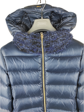 Carica l'immagine nel visualizzatore di Gallery, PIUMINO HERNO BLU NAVY taglia 14 anni. Sconto 50%