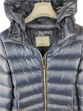 Carica l'immagine nel visualizzatore di Gallery, PIUMINO HERNO BLU NAVY taglia 14 anni. Sconto 50%