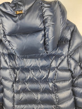 Carica l'immagine nel visualizzatore di Gallery, PIUMINO HERNO BLU NAVY taglia 14 anni. Sconto 50%